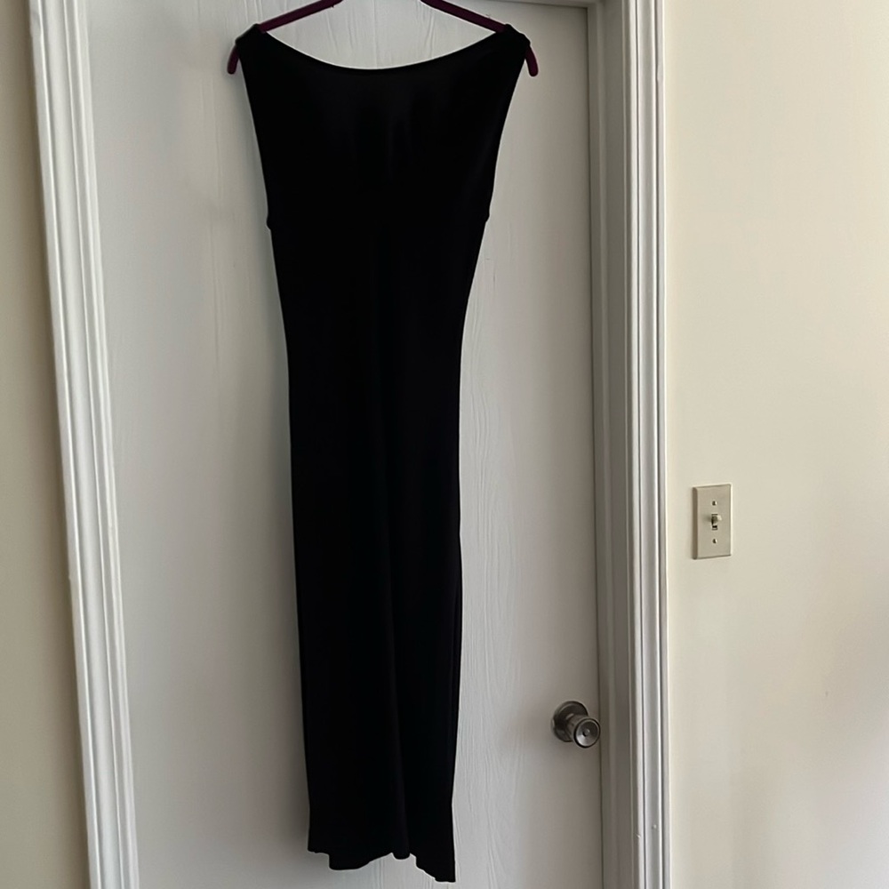 Black sleeveless knee length dress